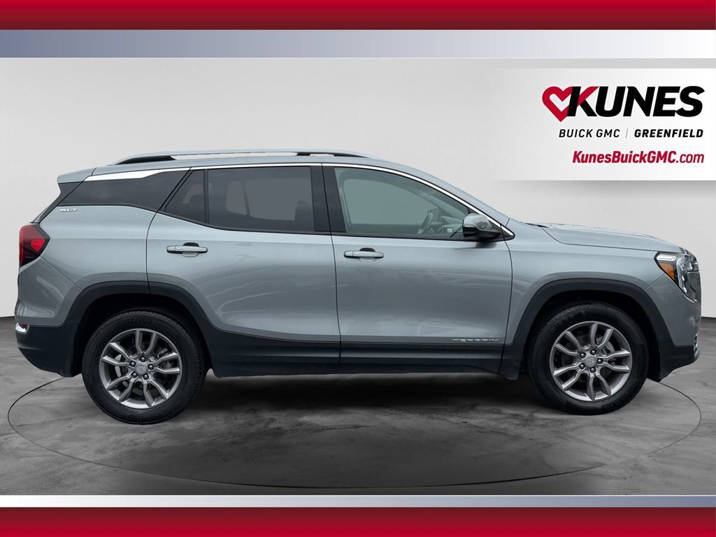 Used 2024 GMC Terrain SLT AWD/4WD image 12