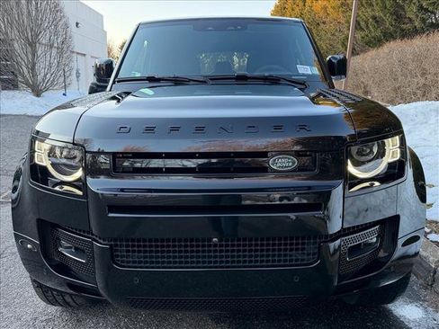 Certified 2022 Land Rover Defender 110 V8 image 9