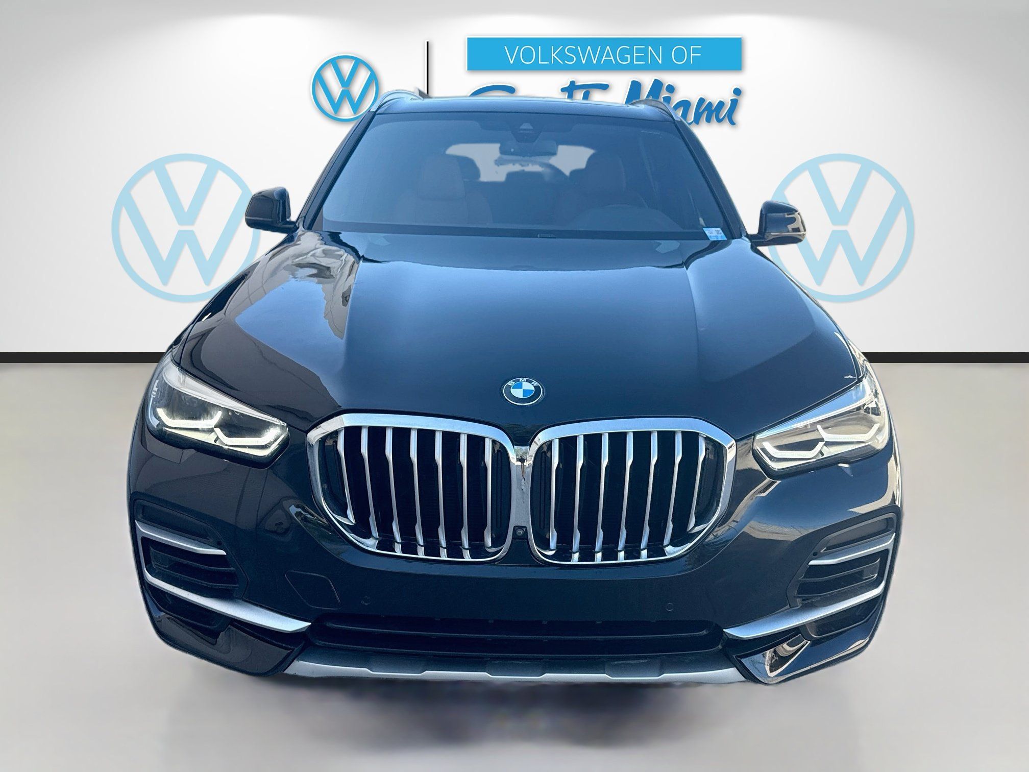 Used 2023 BMW X5 xDrive40i w/ Parking Assistance Package AWD/4WD image 2