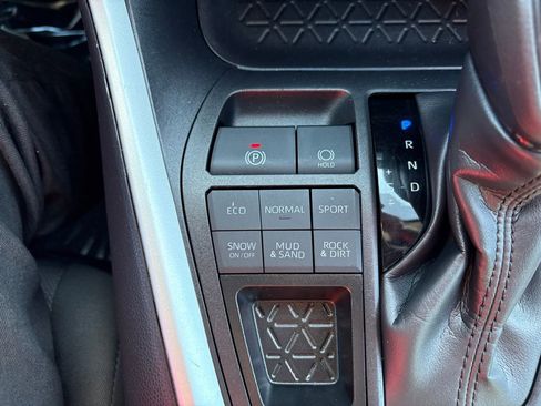 Certified 2025 Toyota RAV4 XLE AWD/4WD image 28