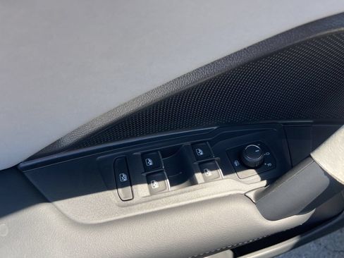 New 2026 Volkswagen Tiguan SE R-Line FWD image 7