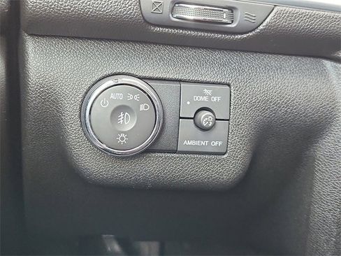 Used 2017 Chevrolet Traverse LT image 16