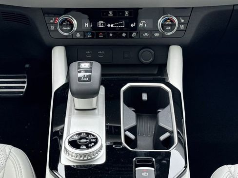New 2026 Mitsubishi Outlander SEL AWD/4WD image 17