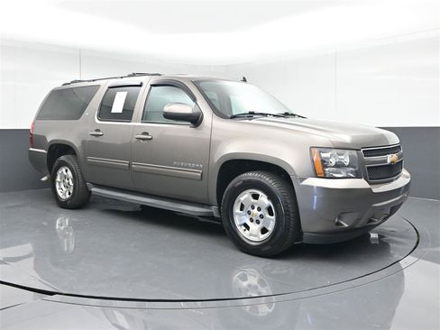 Used 2013 Chevrolet Suburban LT RWD image 3