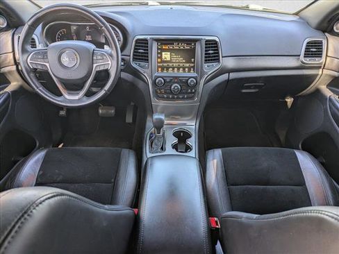 Used 2017 Jeep Grand Cherokee Altitude RWD image 16
