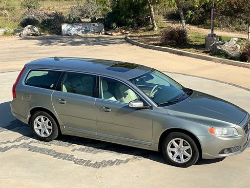 Used 2008 Volvo V70 FWD image 18