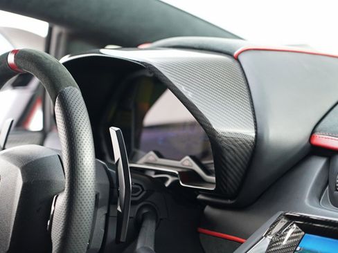 Used 2017 Lamborghini Aventador S image 96