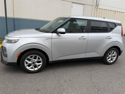 Used 2020 Kia Soul S FWD image 6