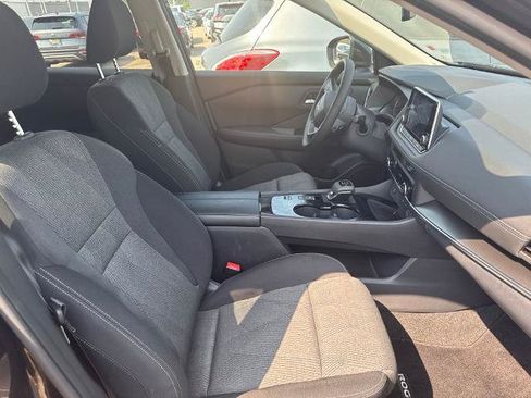 Certified 2026 Nissan Rogue SV FWD image 4