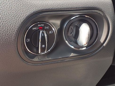 Certified 2025 Porsche Macan image 15