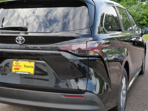 Certified 2026 Toyota Sienna LE FWD image 18