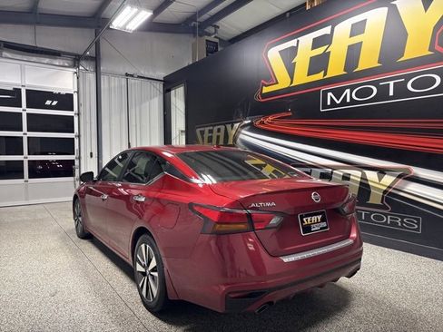 Used 2022 Nissan Altima 2.5 SV w/ SV Premium Package image 13