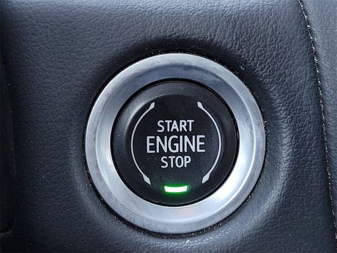 Used 2022 Chevrolet Suburban Premier image 17