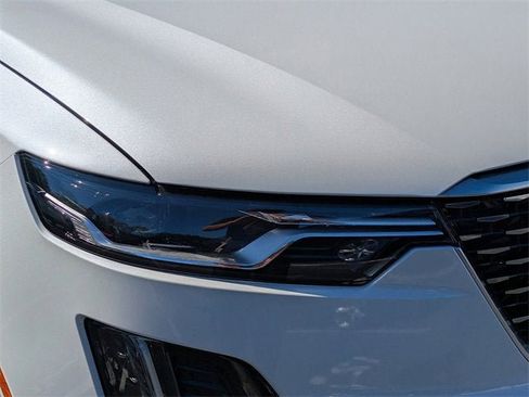 New 2025 Cadillac XT6 Luxury image 9