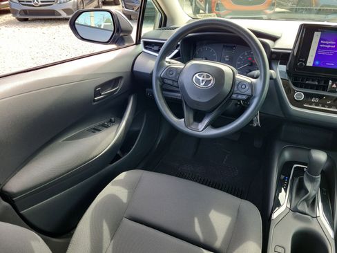Used 2025 Toyota Corolla LE FWD image 17