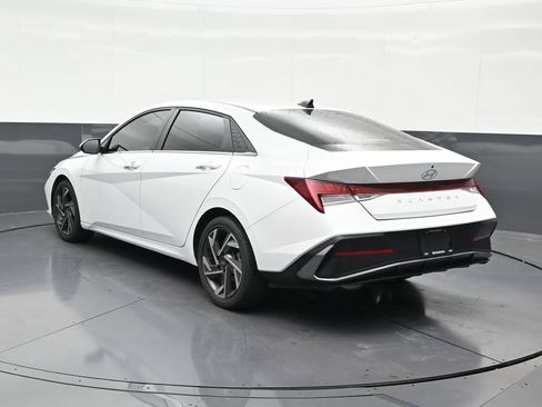 Used 2025 Hyundai Elantra SEL FWD image 3
