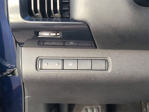 Used 2024 Nissan Pathfinder SV image 24