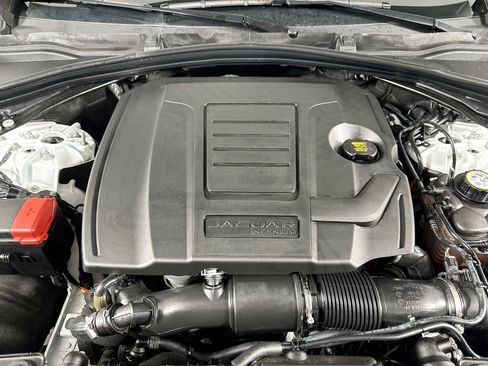 Used 2025 Jaguar F-PACE R-Dynamic S image 33