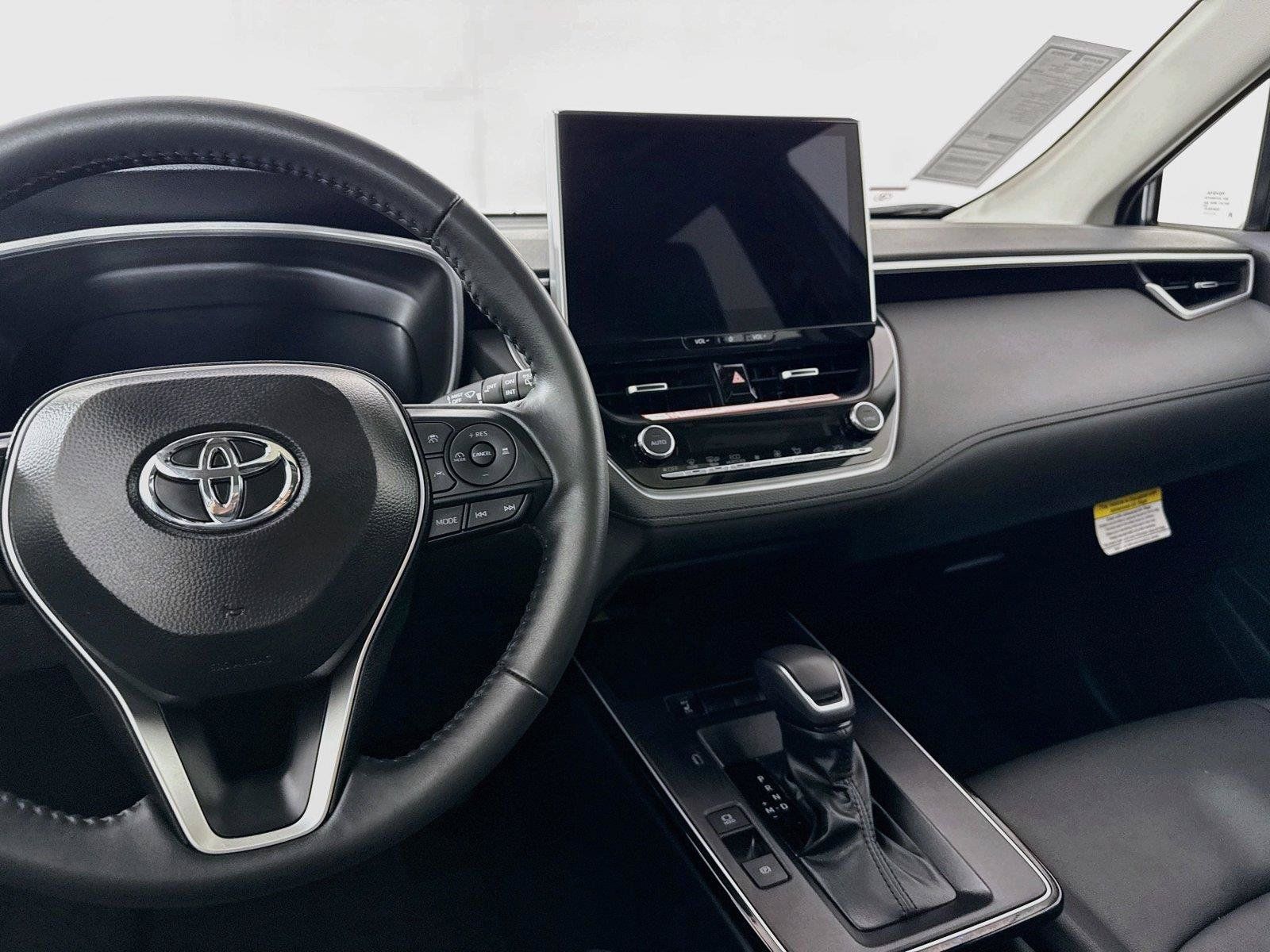 Used 2026 Toyota Corolla Cross XLE w/ Convenience Package FWD image 33