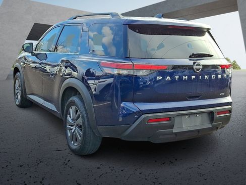 Used 2025 Nissan Pathfinder SV image 4