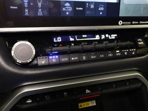 Used 2023 Toyota Sequoia Platinum image 23