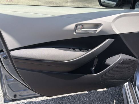 Used 2020 Toyota Corolla LE FWD image 15