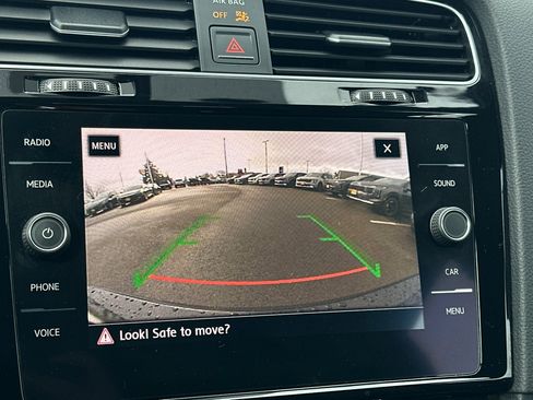 Used 2018 Volkswagen GTI SE image 17