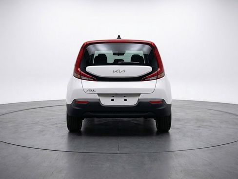 Used 2025 Kia Soul LX w/ LX Technology Package FWD image 7