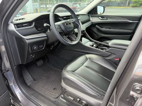 Used 2023 Jeep Grand Cherokee L Limited AWD/4WD image 11
