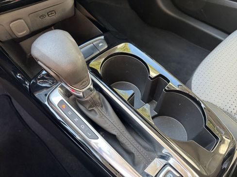 Used 2025 Chevrolet Trax LT image 35