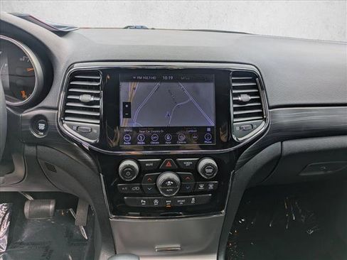 Used 2019 Jeep Grand Cherokee Altitude image 15