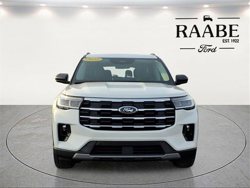 Used 2025 Ford Explorer Active w/ Active Comfort Package image 2