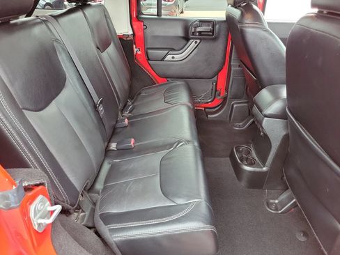 Used 2018 Jeep Wrangler Unlimited Sahara AWD/4WD image 19