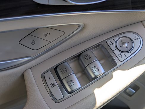 Used 2022 Mercedes-Benz GLC 300 4MATIC image 21