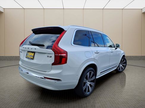 Used 2023 Volvo XC90 B6 Ultimate w/ Lounge Package image 23