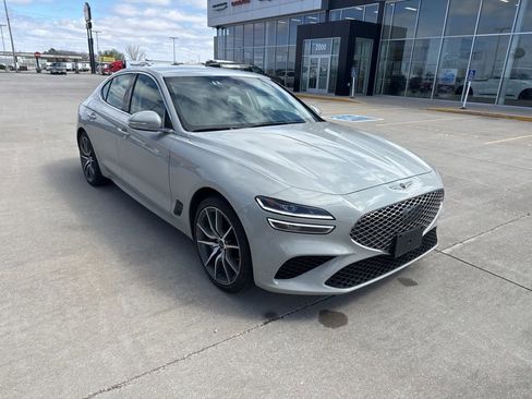 Used 2025 Genesis G70 2.5T image 3