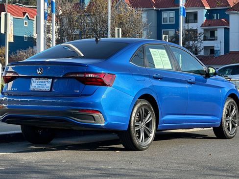 Used 2024 Volkswagen Jetta SE w/ Panoramic Sunroof Package image 3