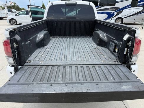 Used 2019 Toyota Tacoma TRD Off-Road w/ Technology Package AWD/4WD image 22