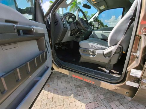 Used 2015 Ford F250 XLT w/ XLT Premium Package image 39