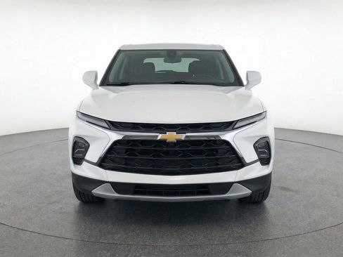 Used 2025 Chevrolet Blazer LT image 2