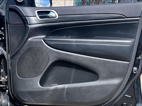 Used 2019 Jeep Grand Cherokee Altitude image 21