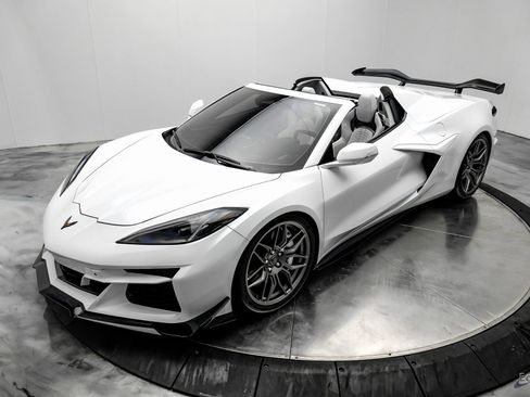 Used 2025 Chevrolet Corvette Z06 w/ Z07 Performance Package image 5