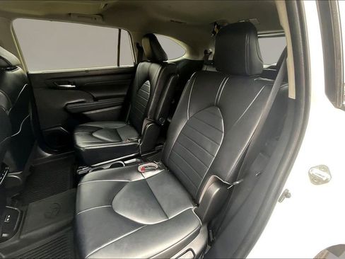 Used 2022 Toyota Highlander XLE image 22