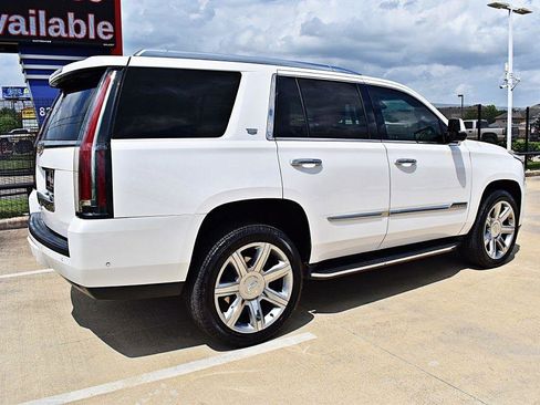 Used 2020 Cadillac Escalade Luxury RWD image 5