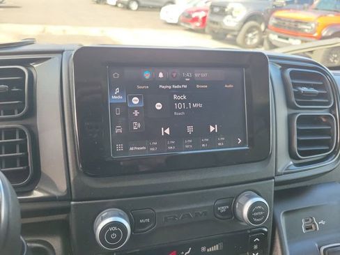 Used 2025 RAM ProMaster 2500 w/ Convenience Group image 25