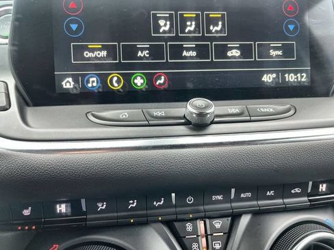 Used 2025 Chevrolet Blazer LT AWD/4WD image 18