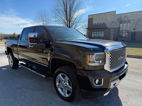 Used 2015 GMC Sierra 2500 Denali image 4