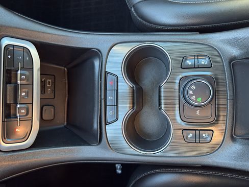 Certified 2023 GMC Acadia SLT w/ Preferred Package image 23