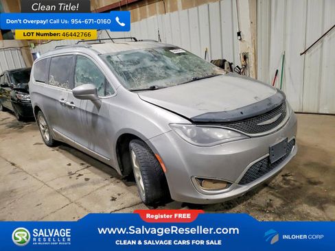 Used 2017 Chrysler Pacifica Touring-L w/ Tire & Wheel Group image 5