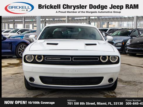 Used 2017 Dodge Challenger SXT image 2